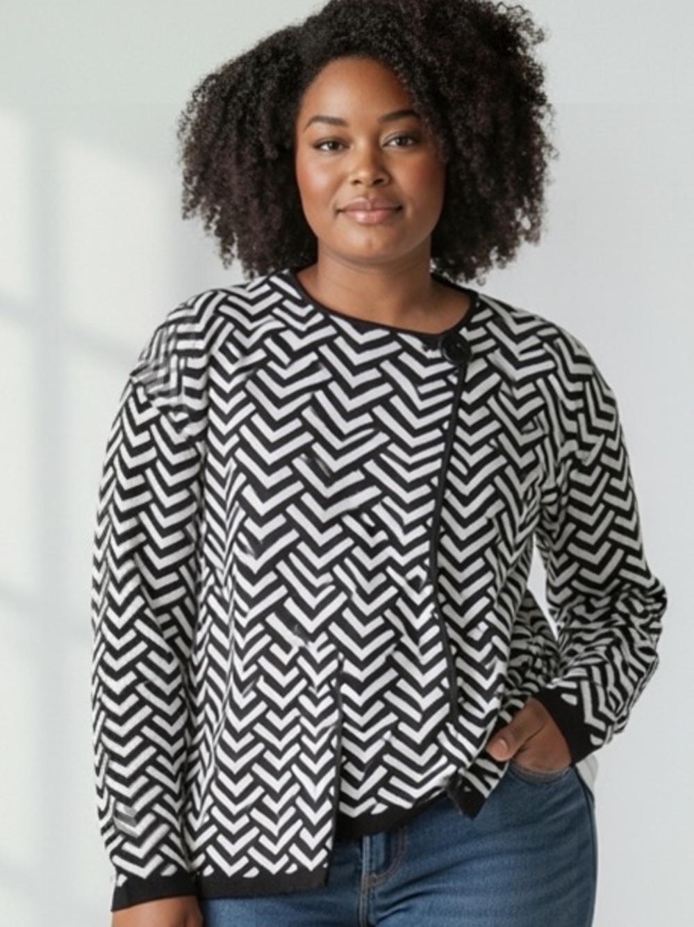 Black & White Zigzag Pattern Knit Cardigan